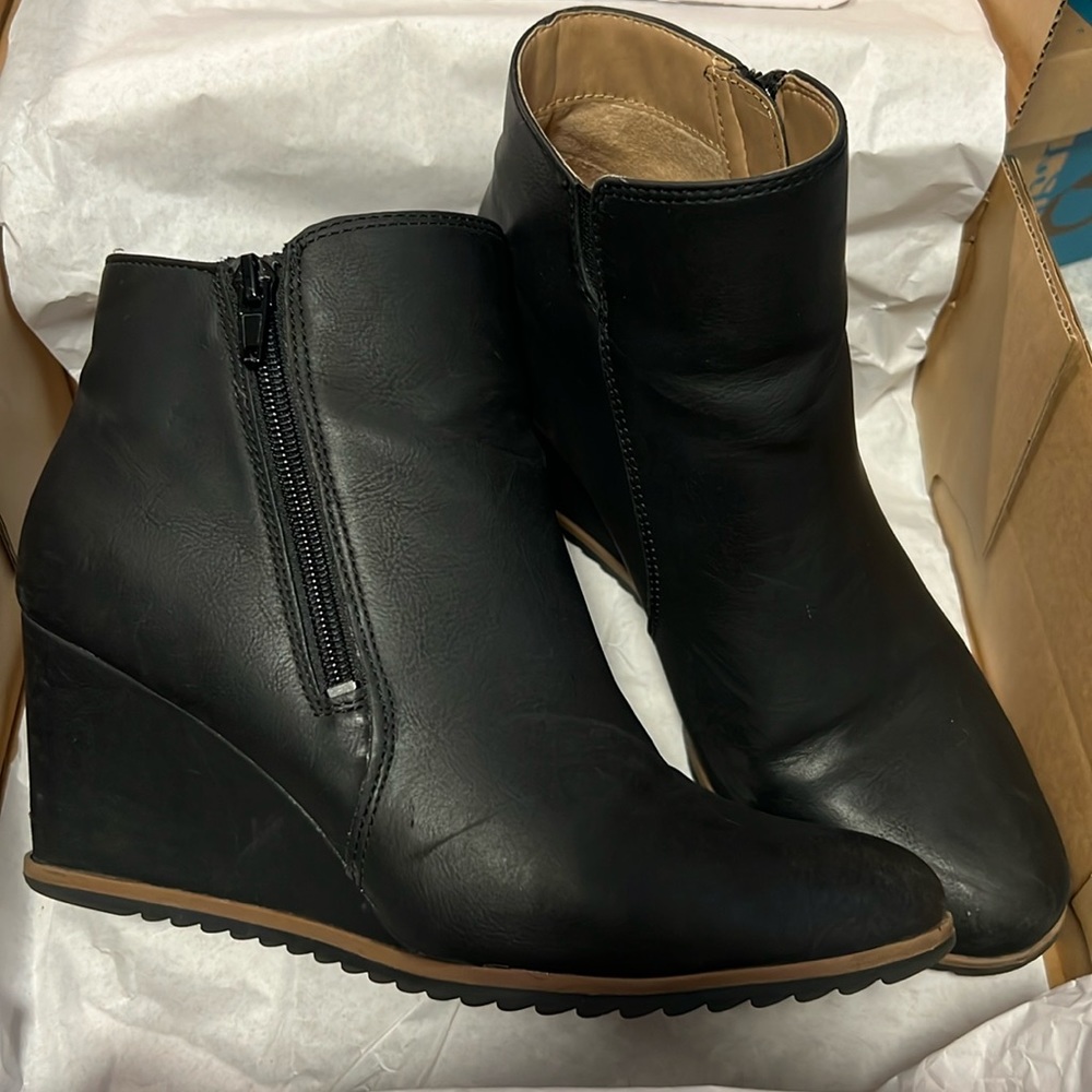 Naturalized Soul wedge leather boots